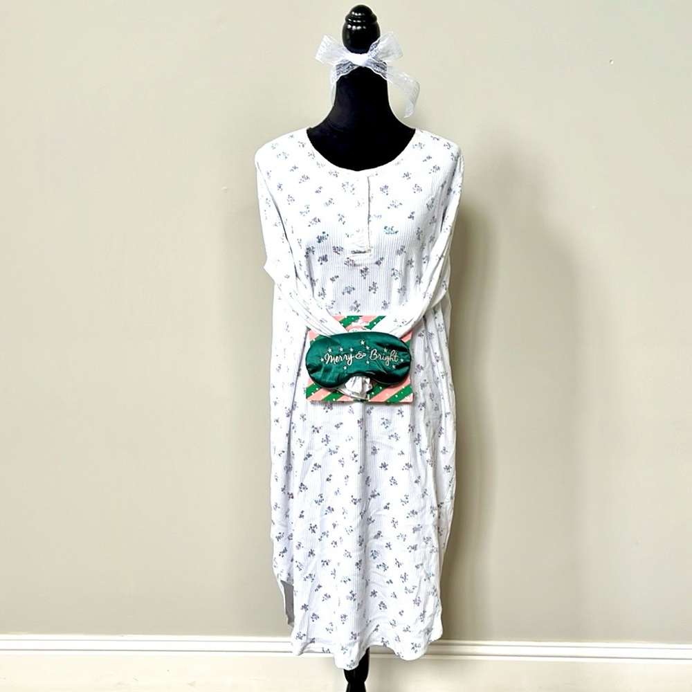 Holiday Sleep Mask and Cosmetic Headband - Picture 6 of 6